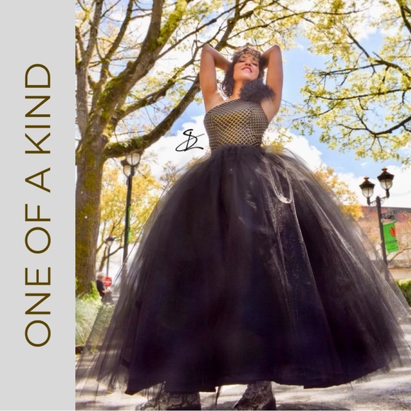 Handmade One Shoulder Black Tulle Ballgown with Asymmetrical Neckline (size 6) - Picture 1 of 12